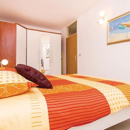 Amazing Apartment In Njivice With Wifi Buitenkant foto