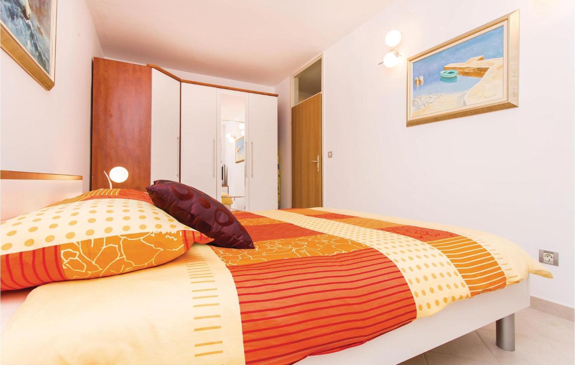 Amazing Apartment In Njivice With Wifi Buitenkant foto
