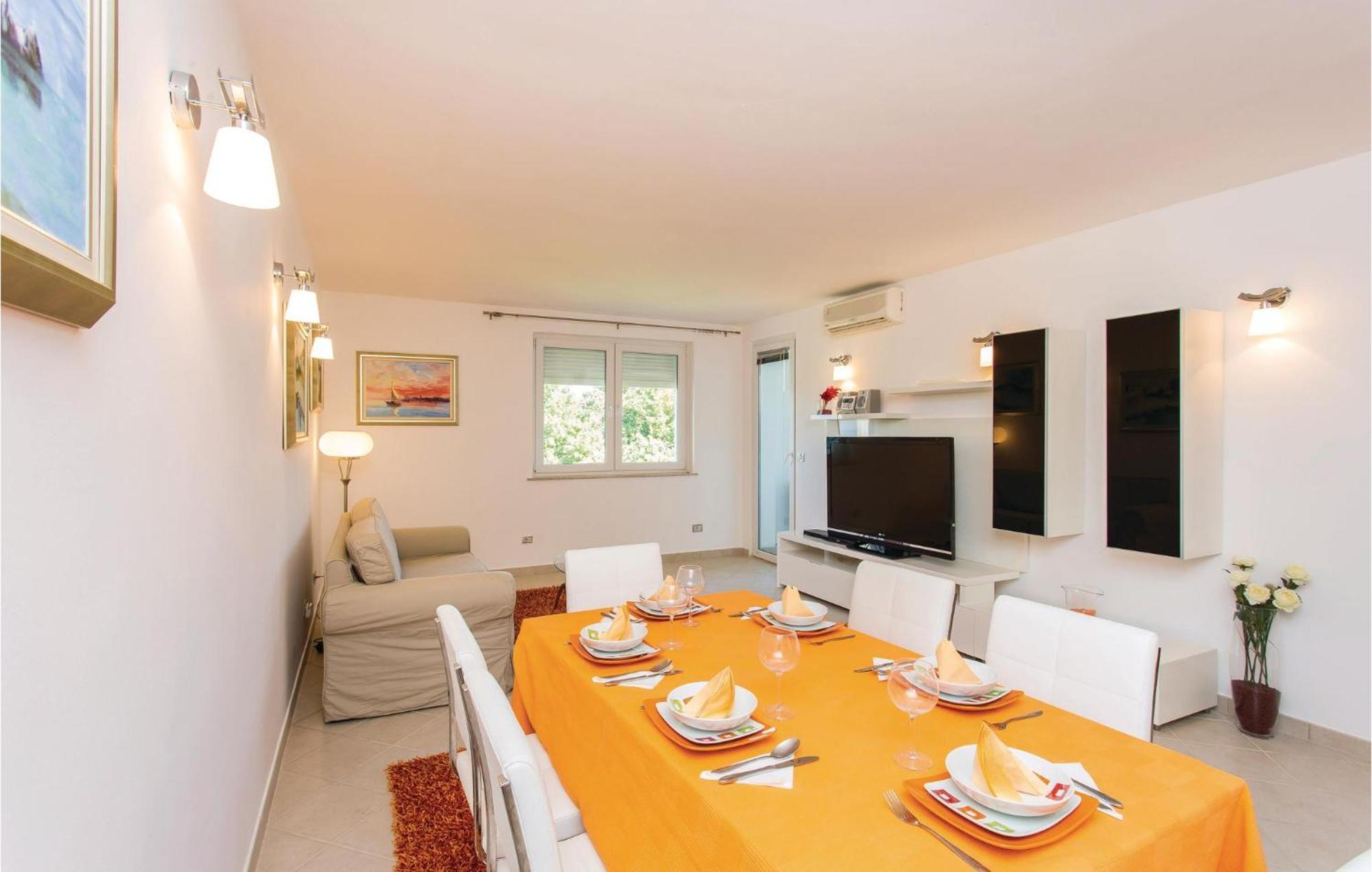 Amazing Apartment In Njivice With Wifi Buitenkant foto