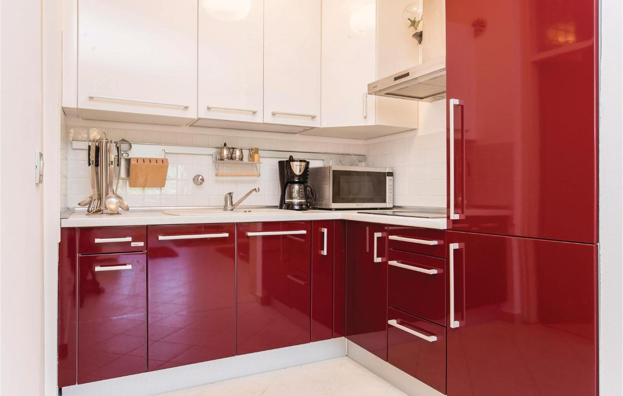 Amazing Apartment In Njivice With Wifi Buitenkant foto