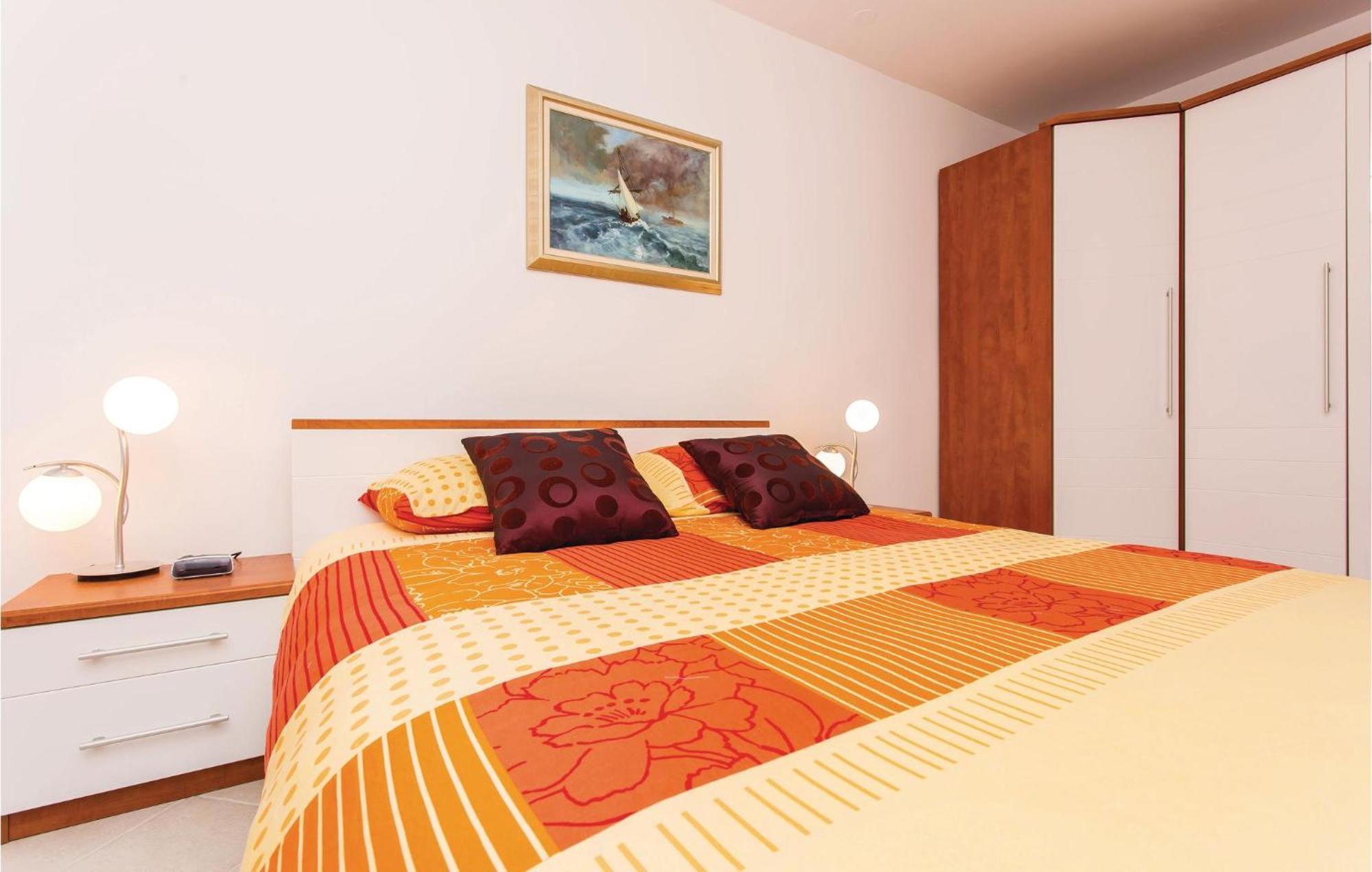 Amazing Apartment In Njivice With Wifi Buitenkant foto