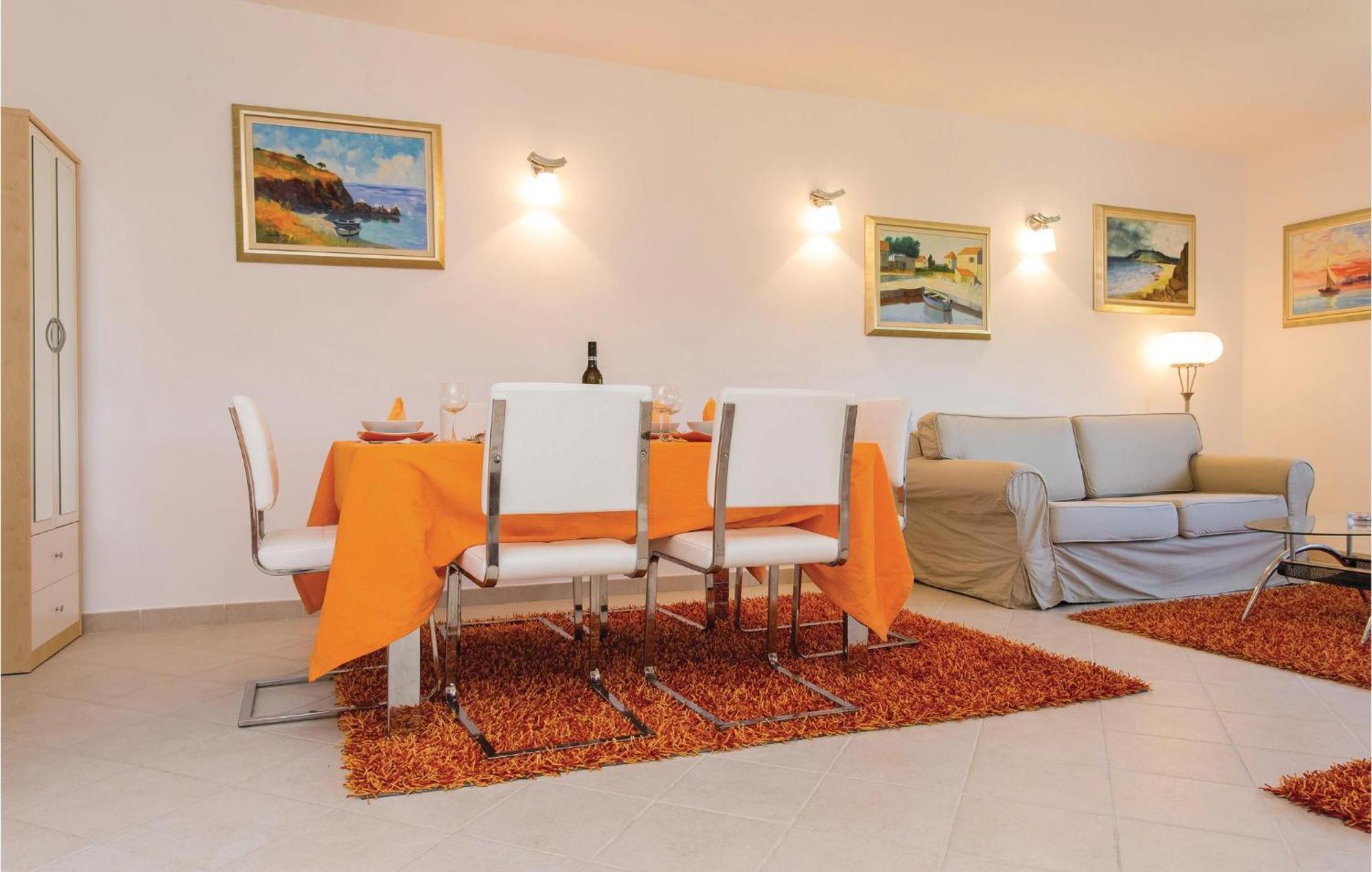 Amazing Apartment In Njivice With Wifi Buitenkant foto