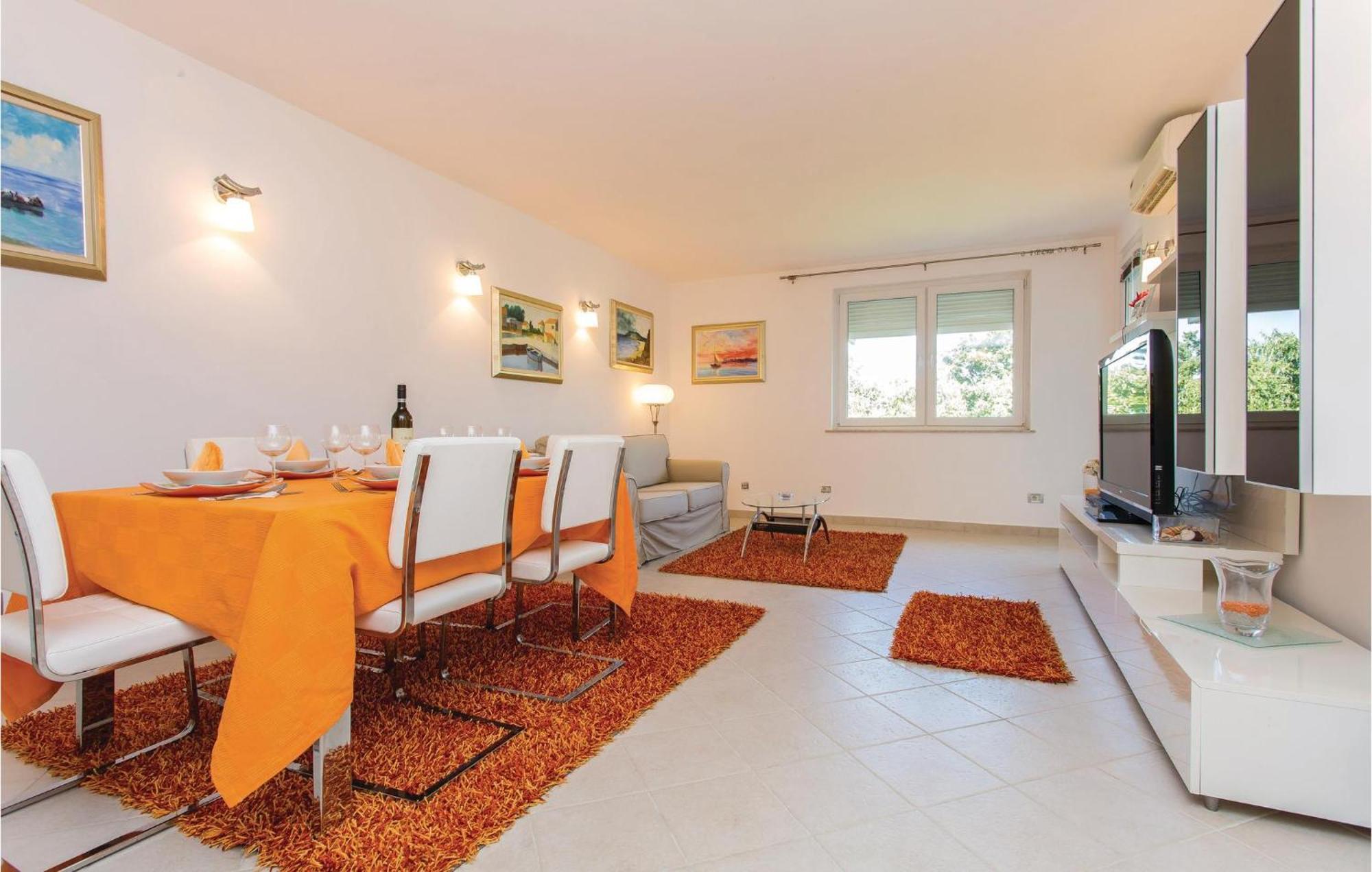 Amazing Apartment In Njivice With Wifi Buitenkant foto