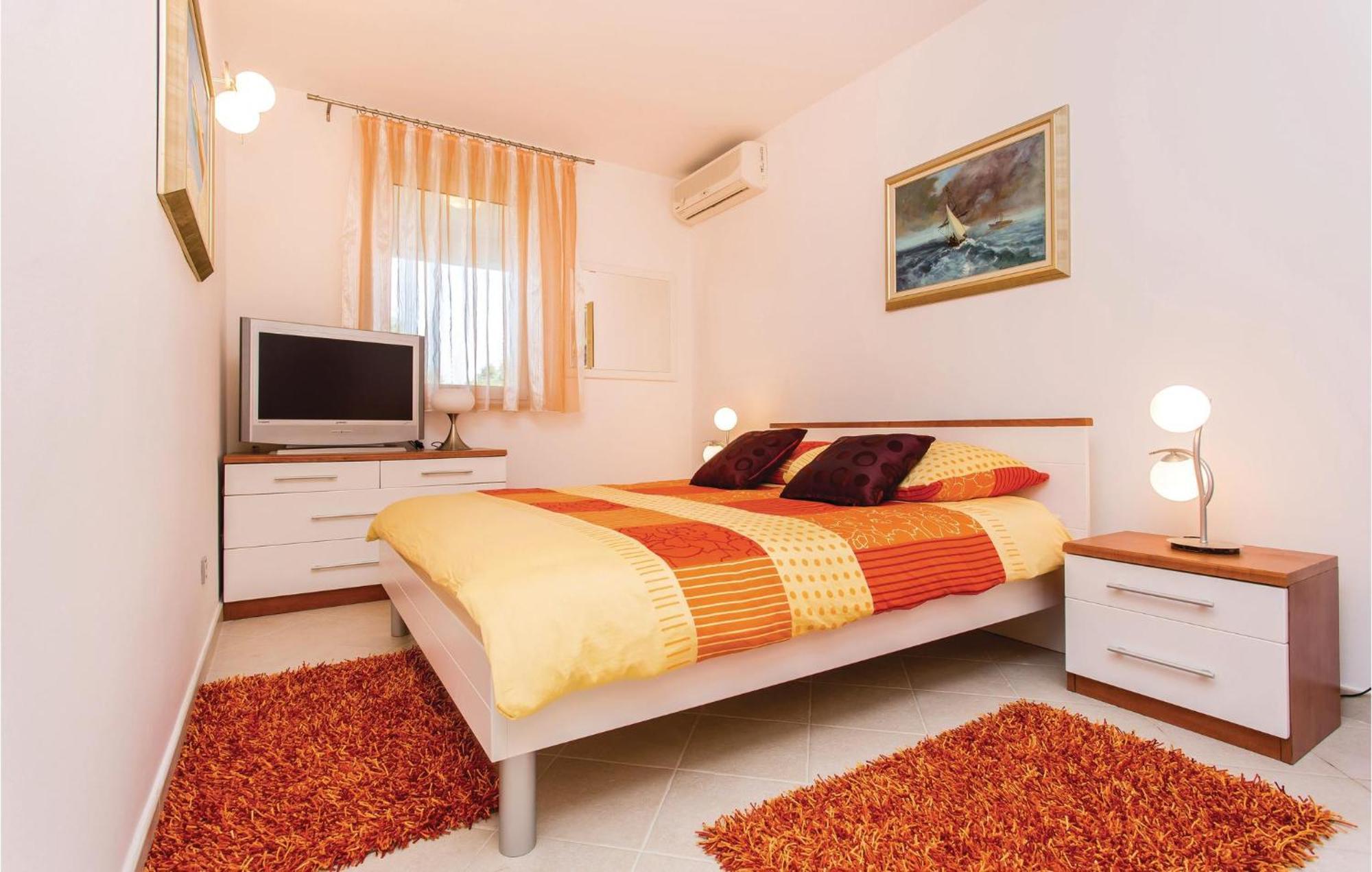Amazing Apartment In Njivice With Wifi Buitenkant foto